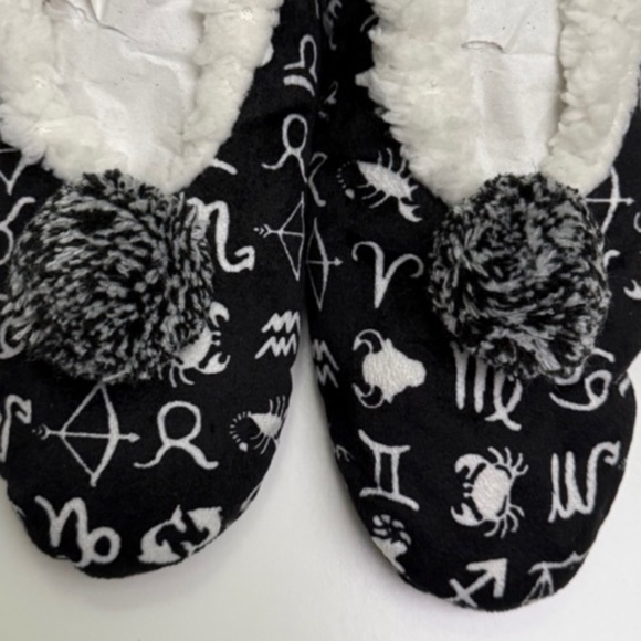 Kensie Slipper Sock with Pom Pom - Picture 7 of 7